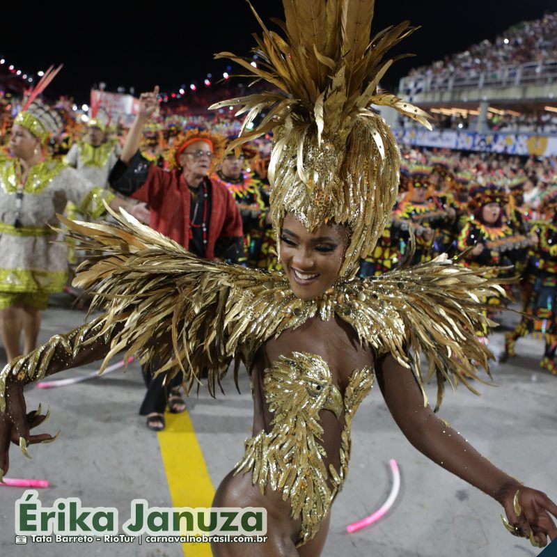 Érika Januza, rainha de bateria da Viradouro, no Carnaval 2025 do Rio de Janeiro