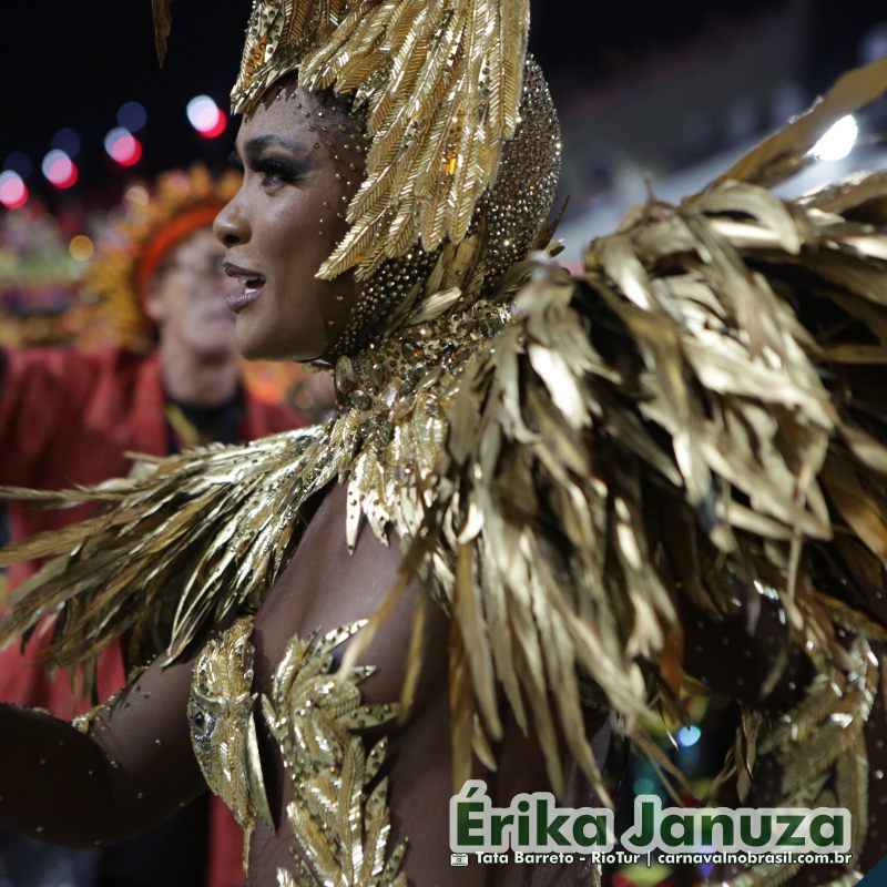 Érika Januza, rainha de bateria da Viradouro, no Carnaval 2025 do Rio de Janeiro