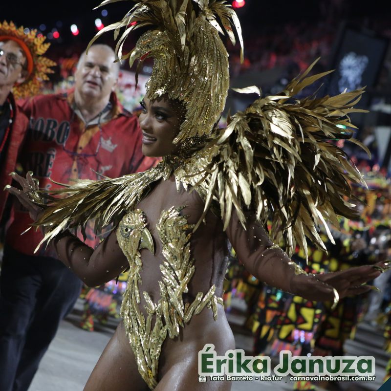 Érika Januza, rainha de bateria da Viradouro, no Carnaval 2025 do Rio de Janeiro