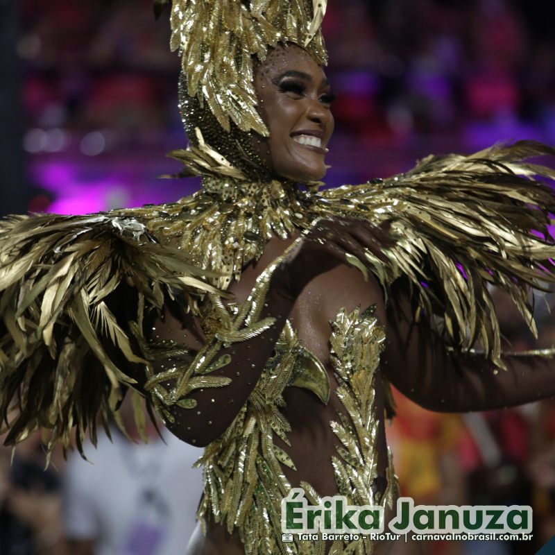 Érika Januza, rainha de bateria da Viradouro, no Carnaval 2025 do Rio de Janeiro