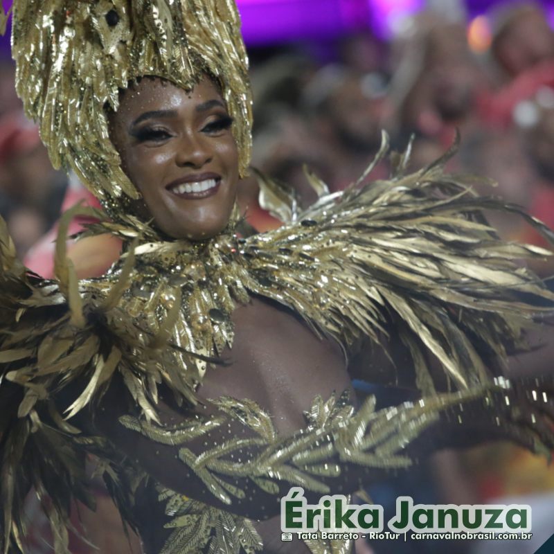 Érika Januza, rainha de bateria da Viradouro, no Carnaval 2025 do Rio de Janeiro