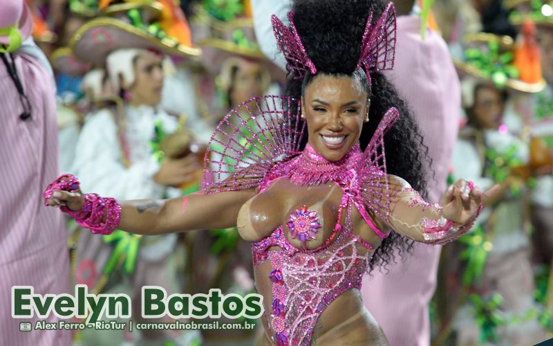 Evelyn Bastos, rainha de bateria da Mangueira, no Carnaval 2025 do Rio de Janeiro