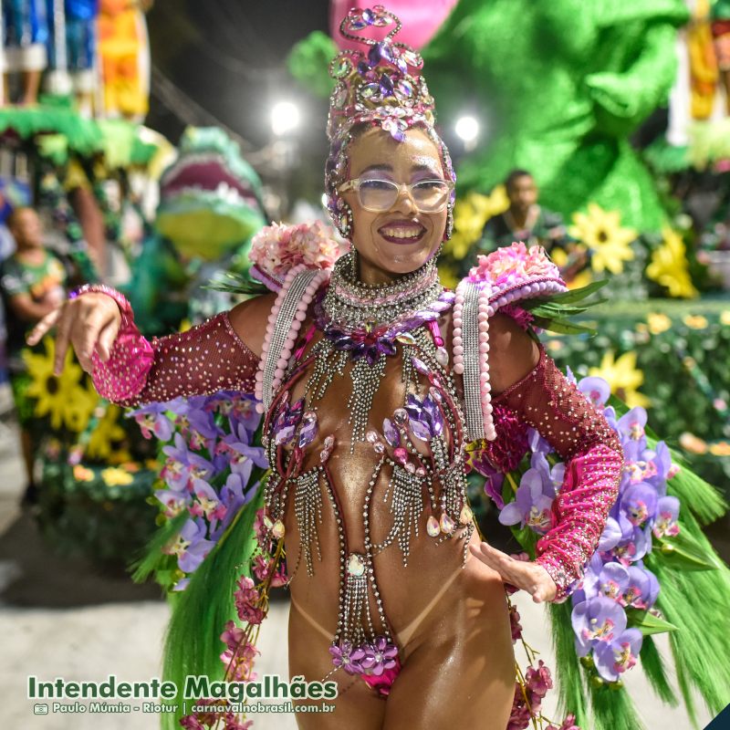 Intendente Magalhaes - desfile Coroado de Jacarepaguá no Carnaval 2025