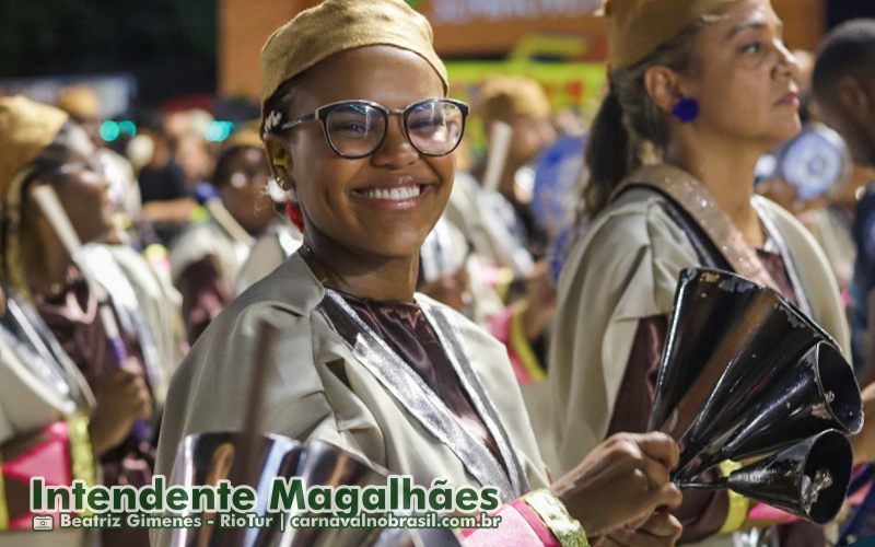 Desfile Independentes de Olaria no Carnaval 2025 na Intendente Magalhães