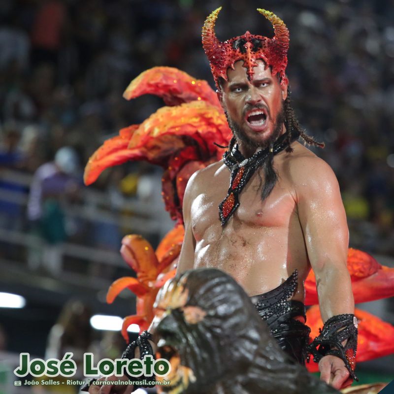 Ator José Loreto no desfile da Vila Isabel no Carnaval 2025 do Rio de Janeiro