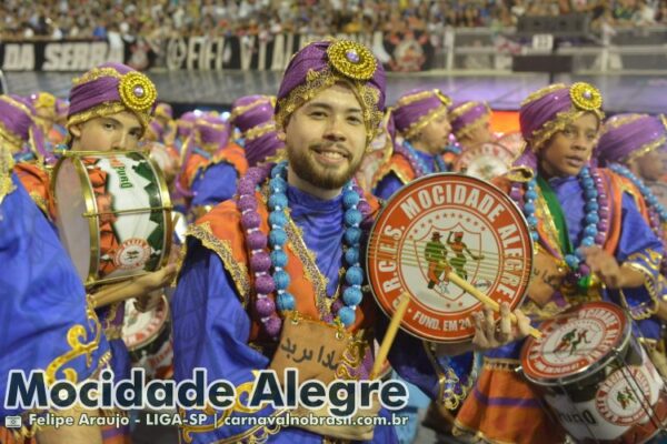 Desfile Mocidade Alegre no Carnaval 2025 de São Paulo