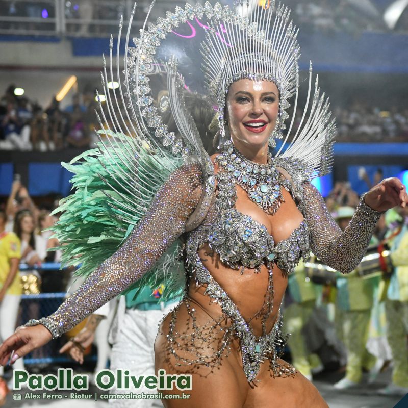 Paolla Oliveira, rainha de Bateria da Grande Rio, no Carnaval 2025