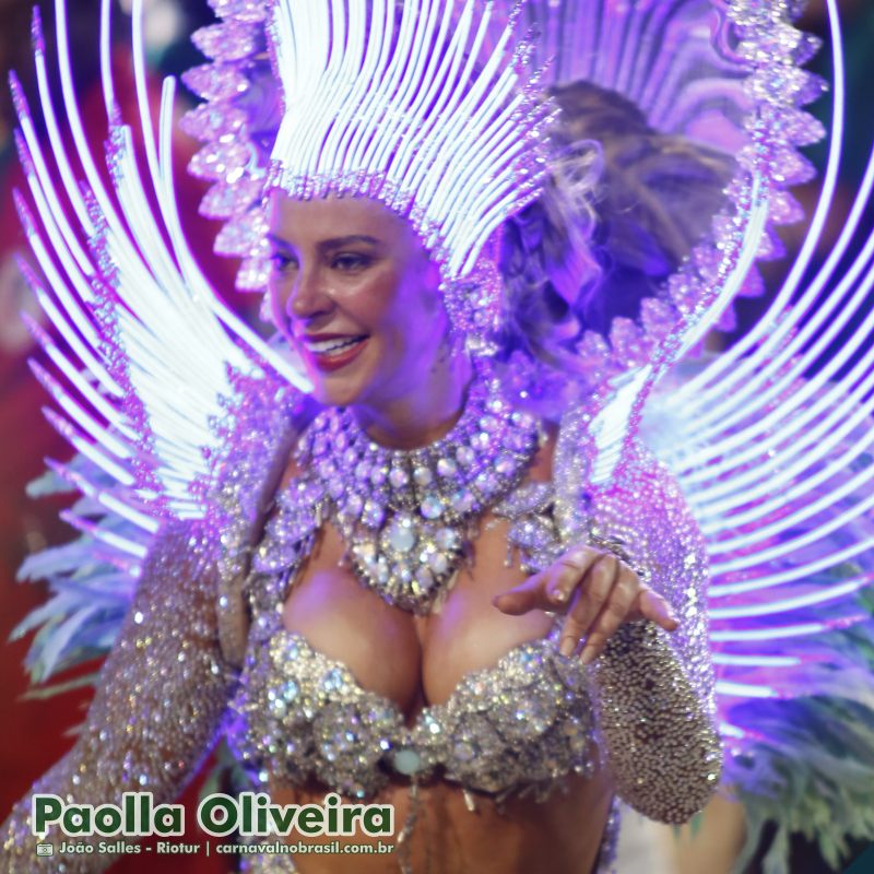 Paolla Oliveira, rainha de Bateria da Grande Rio, no Carnaval 2025