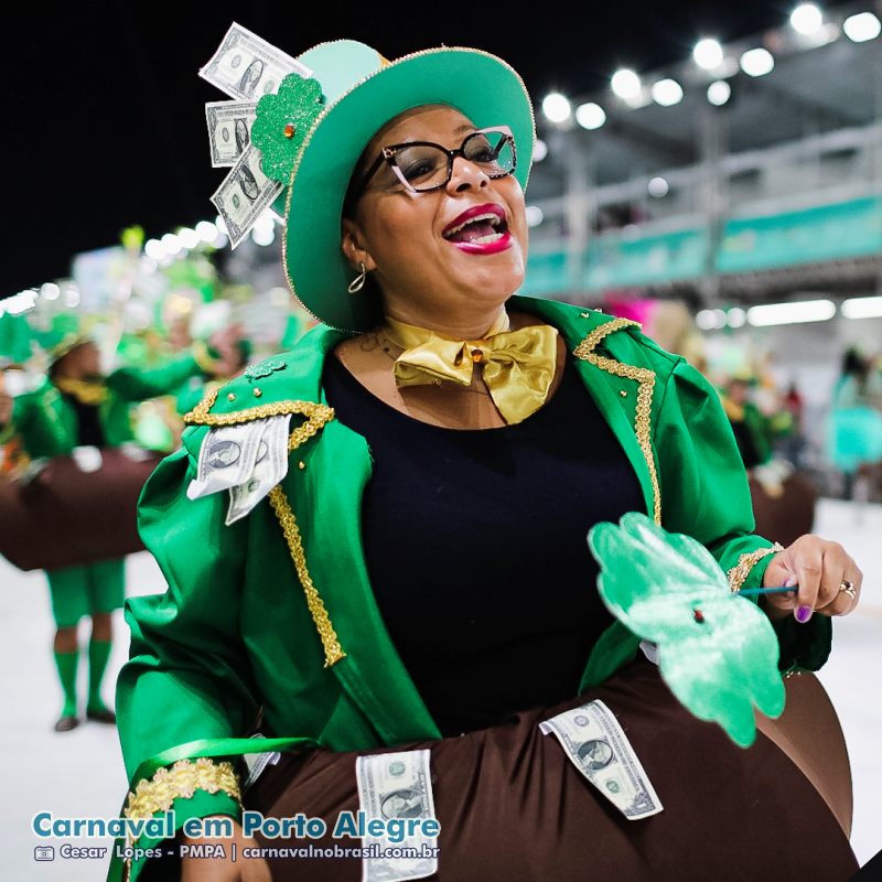 Desfile Academia de Samba Praiana no Carnaval 2025 de Porto Alegre