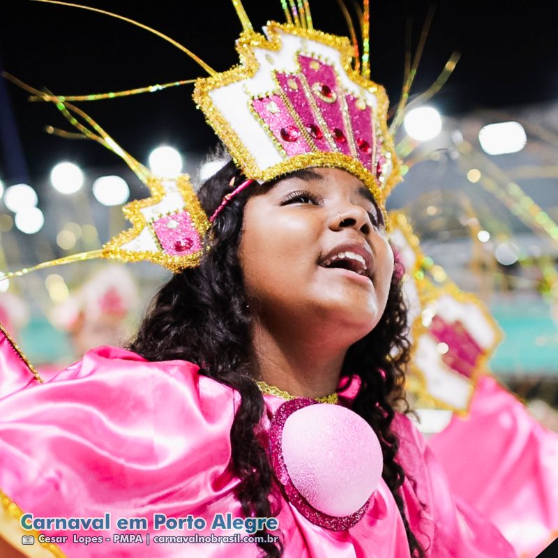Desfile Academia de Samba Praiana no Carnaval 2025 de Porto Alegre