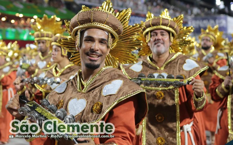 Desfile São Clemente no Carnaval 2025 do Rio de Janeiro . carnavalnobrasil.com.br