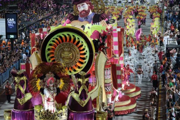 Desfile da União do Parque Acari no Carnaval 2025 no Rio de Janeiro - carnavalnobrasil.com.br