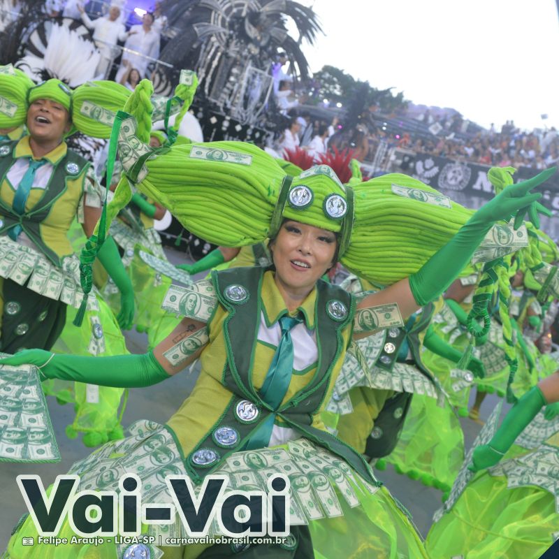 Desfile Vai-Vai no Carnaval 2025 de São Paulo - carnavalnobrasil.com.br