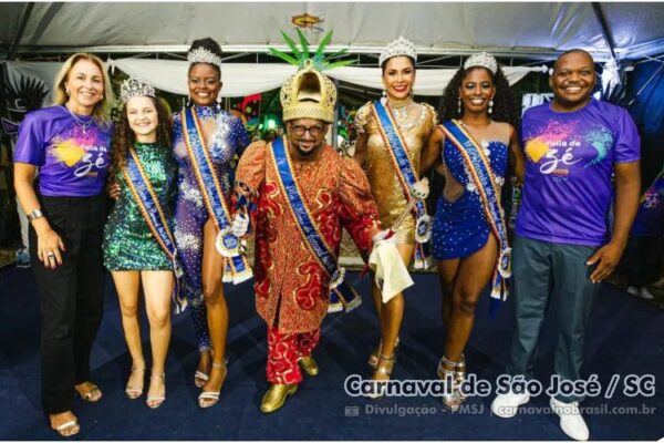 Carnaval na Grande Florianópolis : evento na sede da Unidos da Coloninha mantêm viva a chama carnavalesca Carnaval na Grande Florianópolis : evento na sede da Unidos da Coloninha mantêm viva a chama carnavalesca