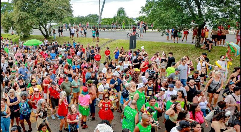 Carnaval de Rua 2026 em Porto Alegre : programação dos desfiles dos blocos nos cinco circuitos carnavalescos - carnavalnobrasil.com.br