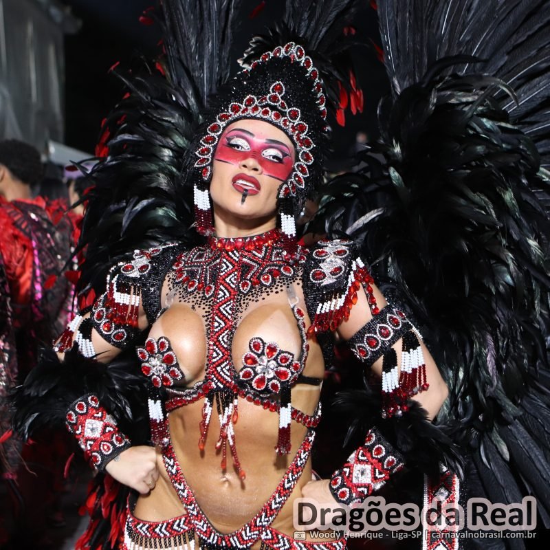 Desfile da Dragões da Real no Carnaval 2026 de São Paulo
