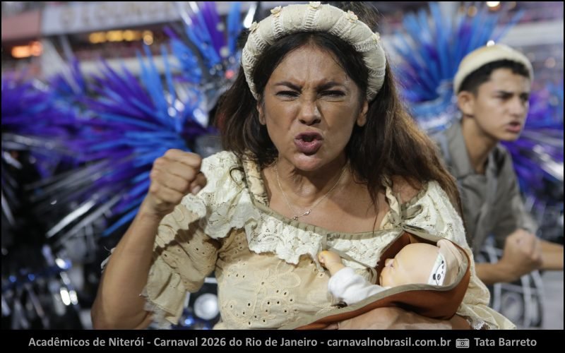 Atriz Dira Paes no desfile da Acadêmicos de Niterói no Carnaval 2026 do Rio de Janeiro